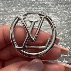 Women’s fashion earrings